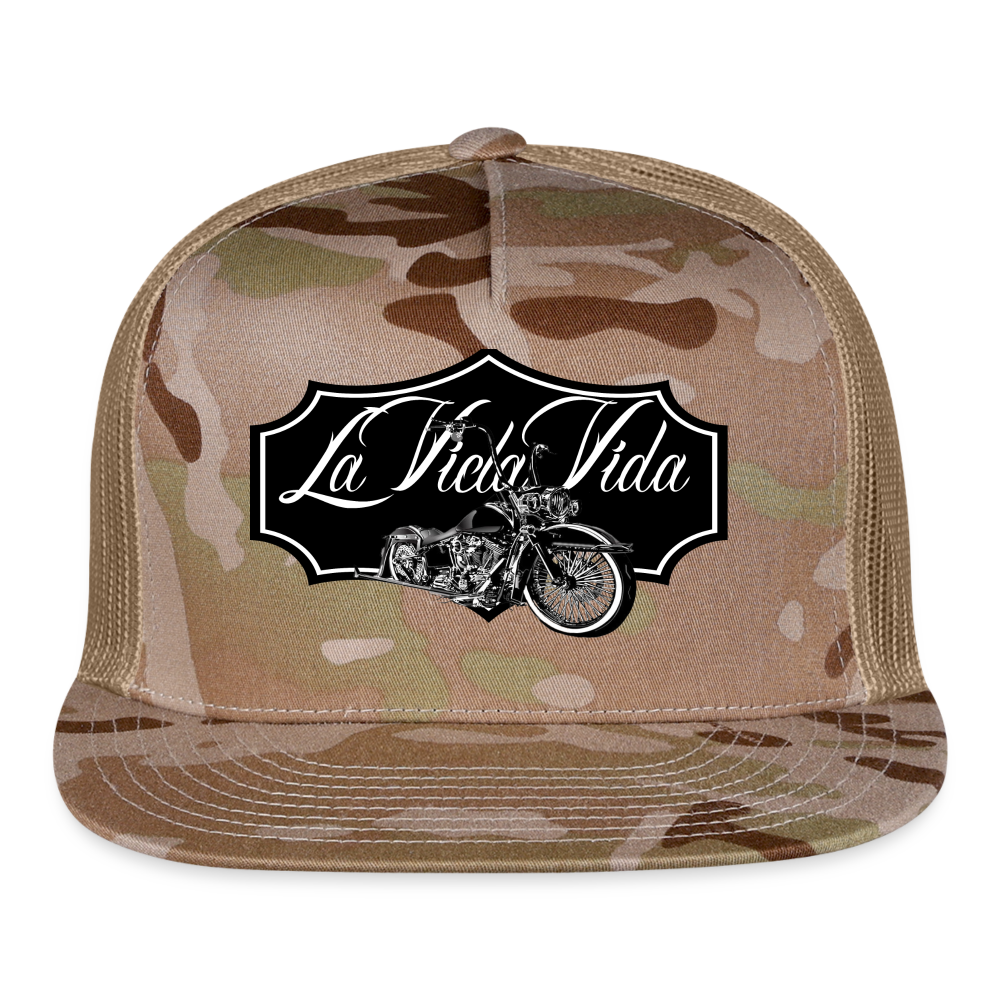 Badge = Trucker Cap - MultiCam\tan