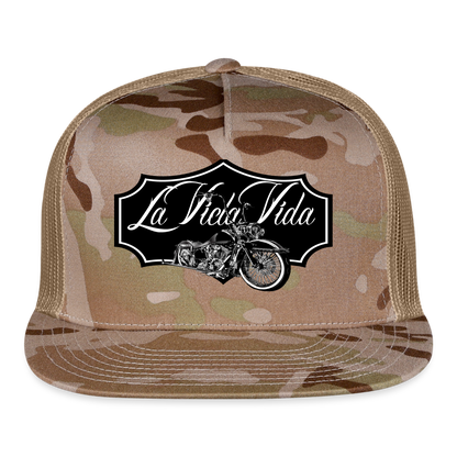 Badge = Trucker Cap - MultiCam\tan