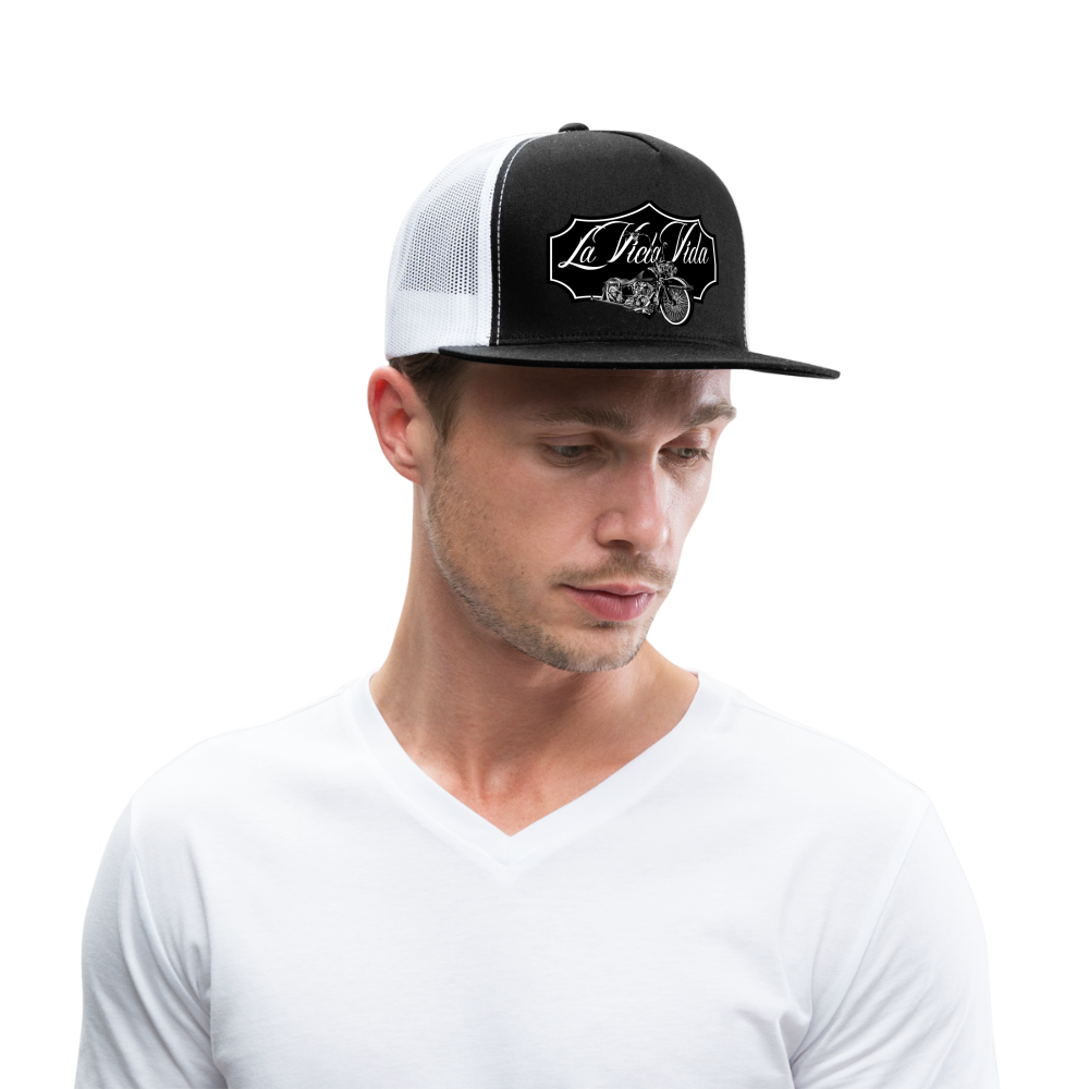 Badge = Trucker Cap - black/white