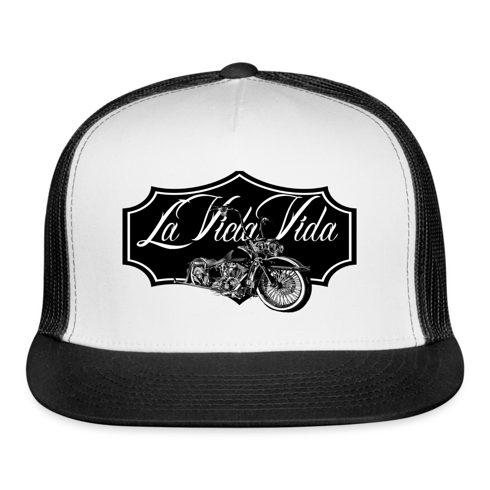 Badge = Trucker Cap - white/black