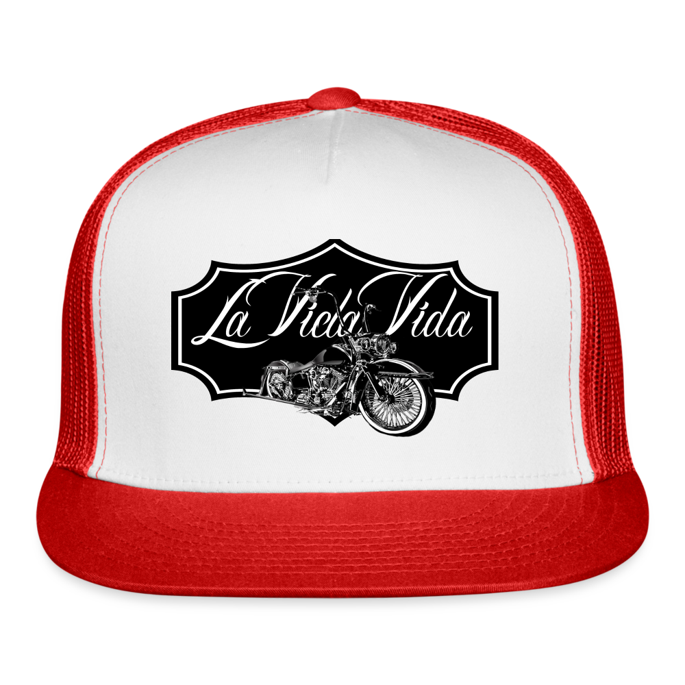 Badge = Trucker Cap - white/red