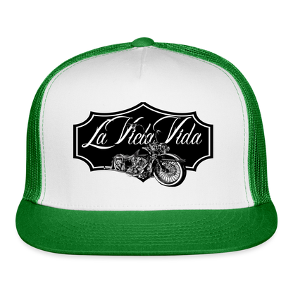 Badge = Trucker Cap - white/kelly green